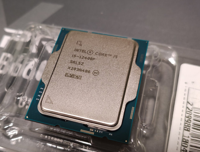 Intel Core i5 - 12400F