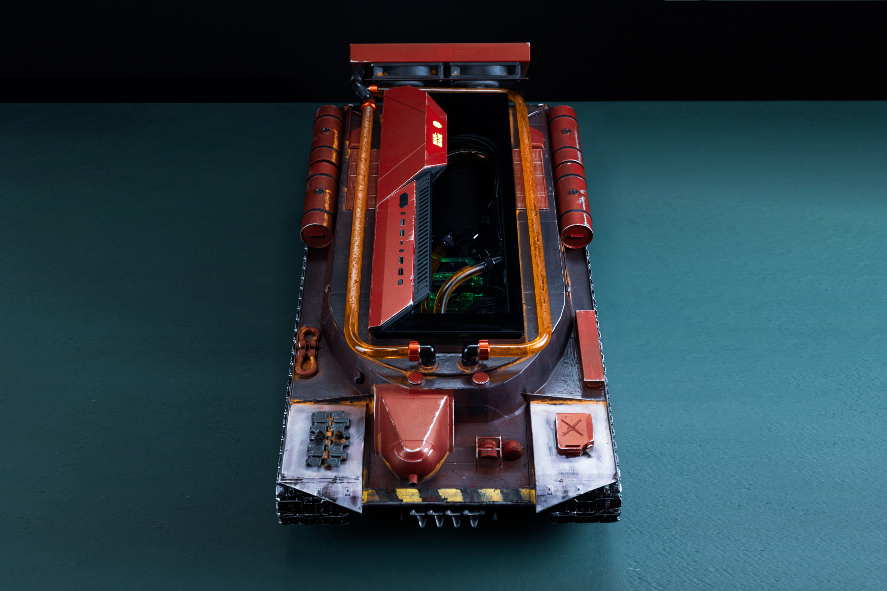 Компьютер в стиле огнеметного танка Горыныч фото 6